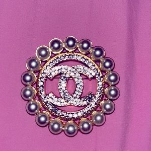 Pearl Brooch 💎